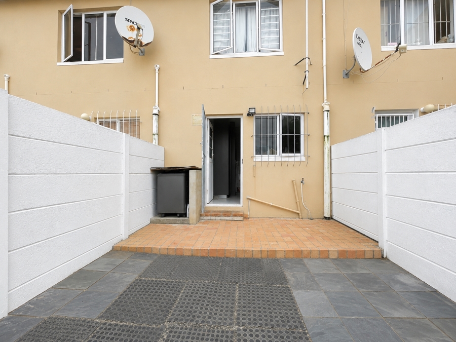 2 Bedroom Property for Sale in Heathfield Western Cape